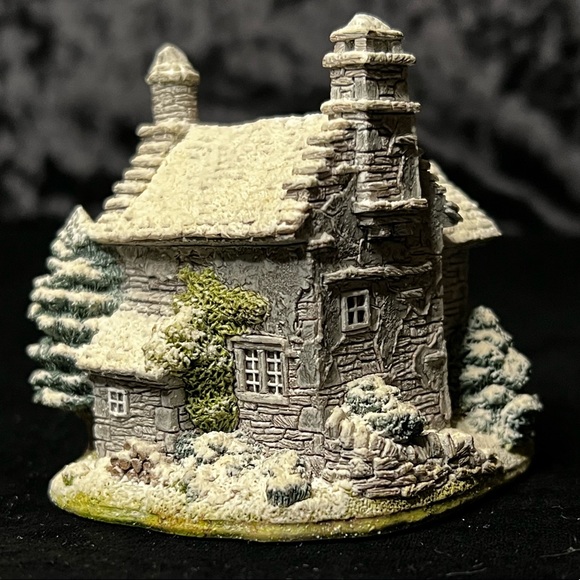 Lilliput Lane | Patterdale Cottage | Lakeland Christmas Collection - Picture 5 of 15